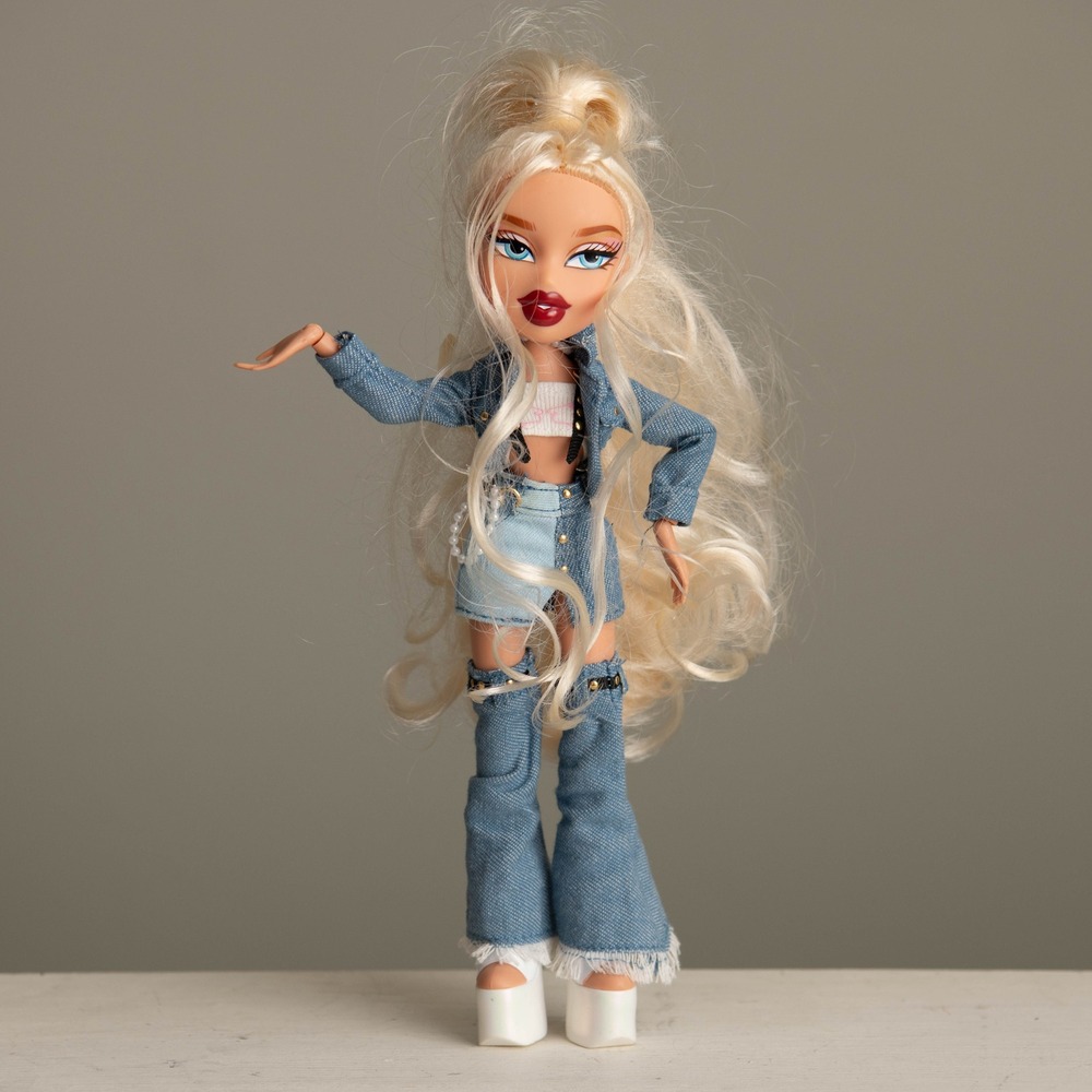Bratz Always Cloe Doll Denim Jacket Skirt Set Y2K Fashion Toy Streetwear Retro‎